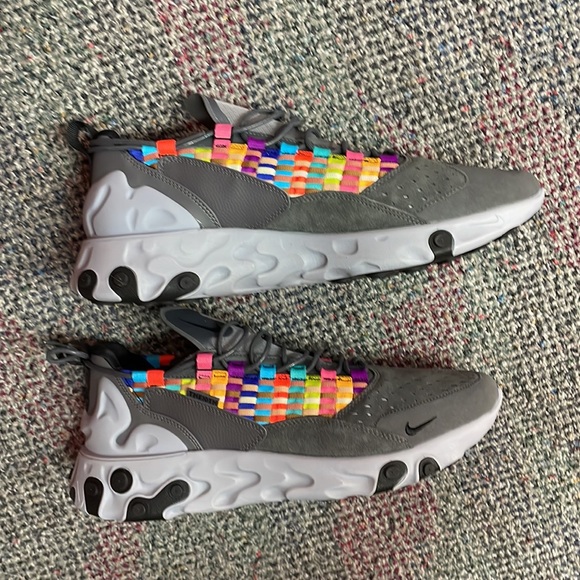 Nike - Picture 2 of 7